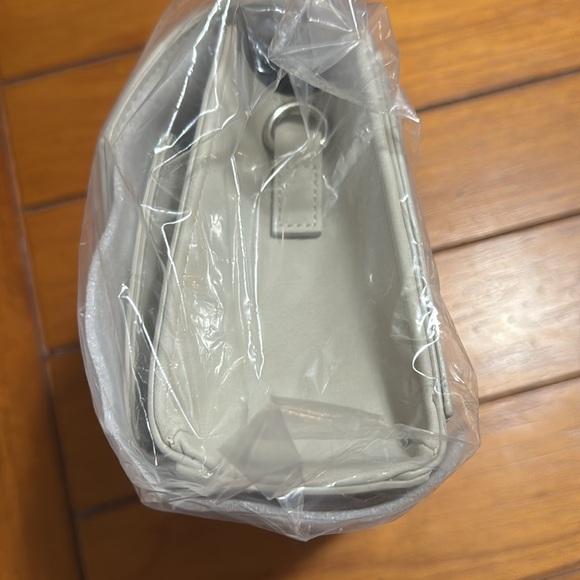 Save The Girls RFID touch screen purse in light beige - Picture 2 of 3